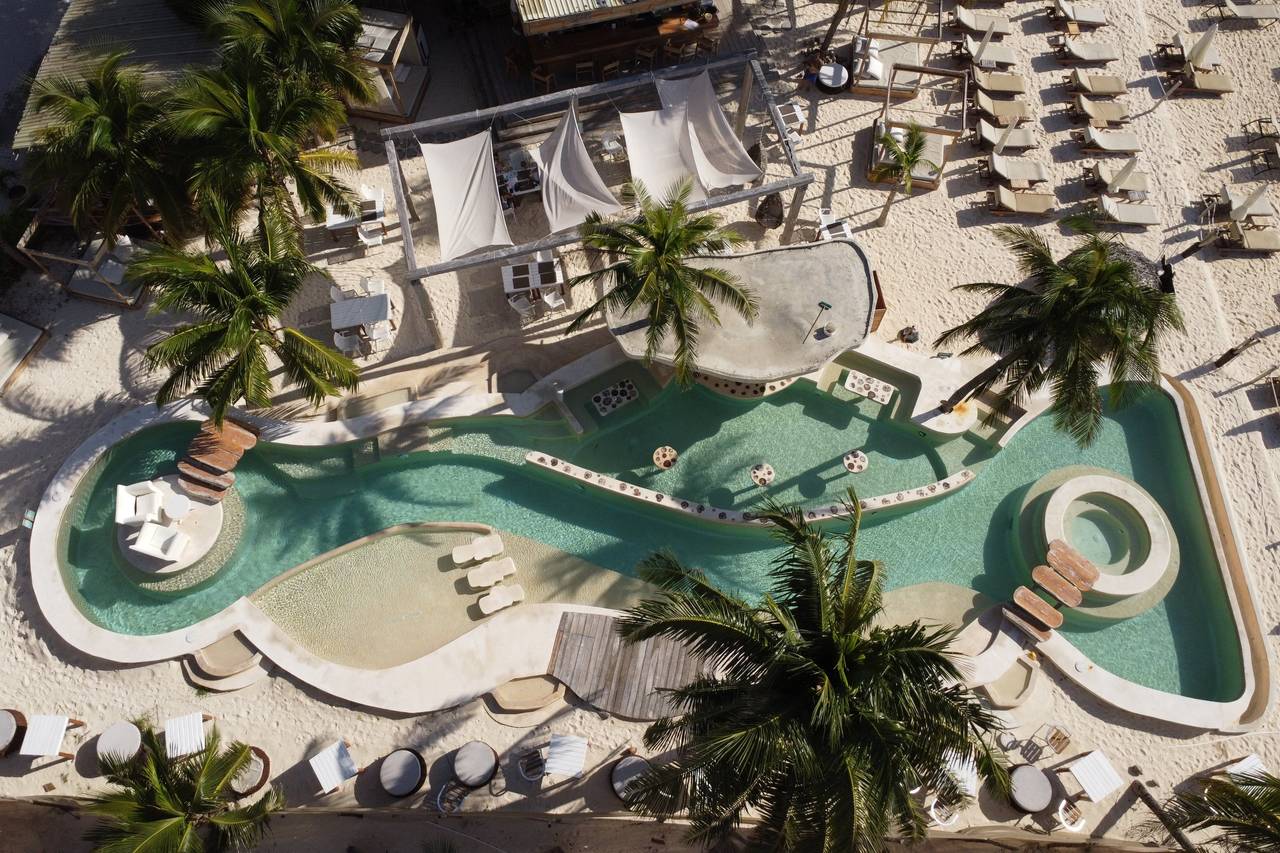 MANDARINO BEACH CLUB